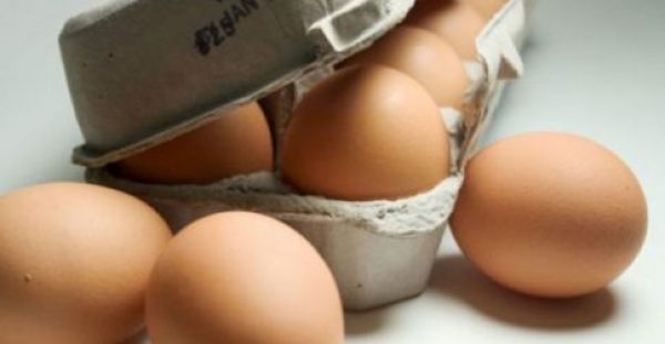 Μπαίνουν ή όχι τα αυγά στο ψυγείο;