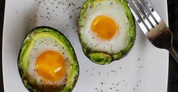 Αβοκάντο με αβγό: 4 λόγοι για να εντάξεις στη διατροφική σου ρουτίνα αυτό το γευστικό πιάτο