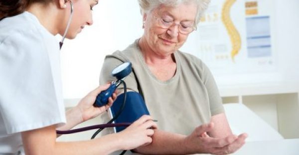 Συστολική πίεση: Τα νέα όρια για τα άτομα άνω των 60 ετών