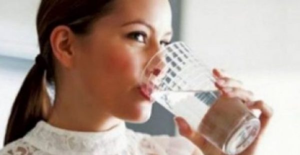 Δείτε ποιοι είναι οι 5 λόγοι για να πιείτε νερό με άδειο στομάχι!