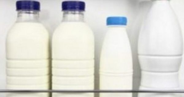 Αυτός είναι ο λόγος που δεν πρέπει να βάζεις το γάλα στην πόρτα του ψυγείου σου