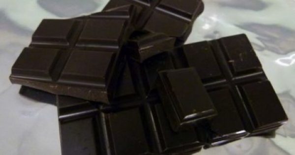 Η μαύρη σοκολάτα προστατεύει τον εγκέφαλο και τη μνήμη