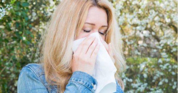 Δεν αντέχεις άλλο τις αλλεργίες; Αυτές είναι οι τροφές που μετριάζουν τα συμπτώματα
