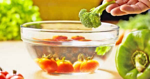 Φυτοφάρμακα σε φρούτα και λαχανικά: Πώς πλένονται σωστά στο σπίτι