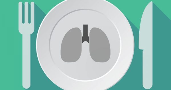 Υγεία πνευμόνων: Ποιες τροφές την ωφελούν και ποιες τη βλάπτουν