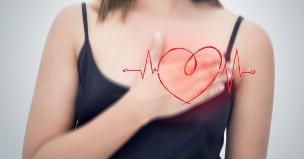 Καρδιακή ανεπάρκεια: Δύο παράγοντες που αυξάνουν τον κίνδυνο στις γυναίκες