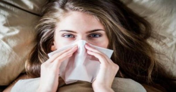 Πώς θα κοιμηθείτε άνετα αν έχετε μπούκωμα στη μύτη