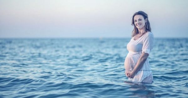 Έγκυος το καλοκαίρι; 10 συμβουλές για να διατηρήσετε την ψυχραιμία σας