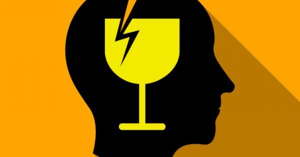 Έστω και το λίγο αλκοόλ πλήττει τον εγκέφαλο: Τι έδειξε έρευνα για μνήμη και άνοια