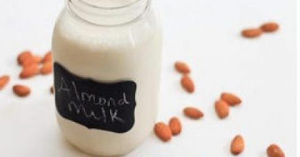 Φτιάξτε εύκολα και απλά γάλα από αμύγδαλα σε 5 απλά βήματα (vid)