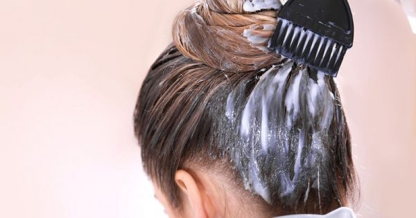 Βαφές μαλλιών: Πόσο αυξάνουν τον κίνδυνο καρκίνου του μαστού