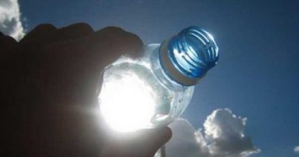 Έρευνα: Γιατί δεν πρέπει να επαναχρησιμοποιούμε τα πλαστικά μπουκάλια