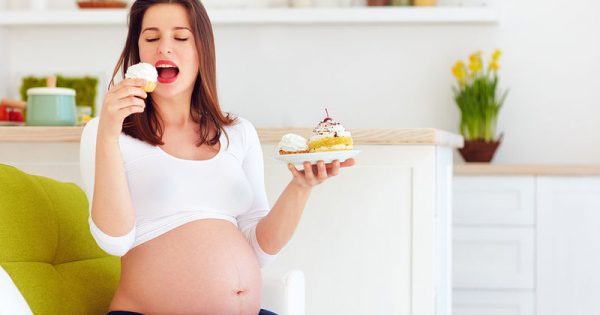 Γλυκά στην εγκυμοσύνη: Πώς επηρεάζουν τη μελλοντική υγεία του μωρού