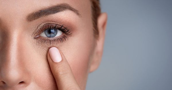 Φακίδες στα μάτια: Με ποιες σοβαρές παθήσεις συνδέονται
