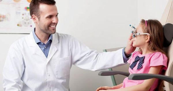 Πότε πρέπει να γίνει η πρώτη επίσκεψη του παιδιού στον οφθαλμίατρο;