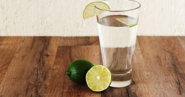 Νερό με λεμόνι και αδυνάτισμα: Ποιες είναι οι παρενέργειες