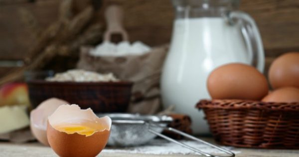 Ποιος είναι ο Καλύτερος Τρόπος για να Ξεχωρίζετε τον Κρόκο από το Ασπράδι του Αυγού; Featured Image for Ποιος είναι ο Καλύτερος Τρόπος για να Ξεχωρίζετε τον Κρόκο από το Ασπράδι του Αυγού;