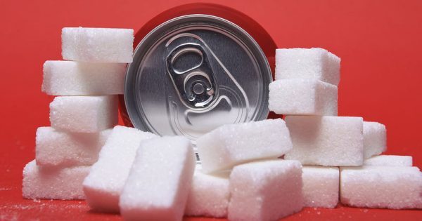 Αναψυκτικά με ζάχαρη & σπλαχνικό λίπος: Όσα πρέπει να γνωρίζετε