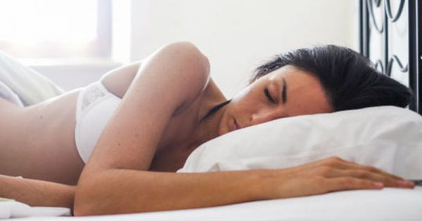 Κοιμάσαι με σουτιέν; Αυτοί είναι οι μύθοι και οι αλήθειες για την αγαπημένη σου συνήθεια