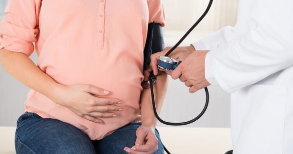 Υπέρταση στην εγκυμοσύνη: Ο σοβαρός κίνδυνος για την έγκυο