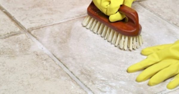 Αυτός είναι ο Καλύτερος Τρόπος για να Καθαρίζετε τα Πλακάκια σας Featured Image for Αυτός είναι ο Καλύτερος Τρόπος για να Καθαρίζετε τα Πλακάκια σας