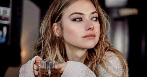 Tea time: Πότε είναι η κατάλληλη ώρα να πιεις το πράσινο τσάι σου; Featured Image for Tea time: Πότε είναι η κατάλληλη ώρα να πιεις το πράσινο τσάι σου;