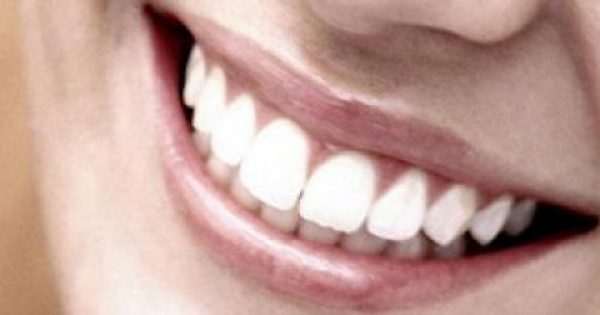ΑΝΑΚΑΛΥΨΗ ΠΟΥ ΑΝΤΙΚΑΘΙΣΤΑ ΤΟΝ «ΤΡΟΜΑΚΤΙΚΟ» ΤΡΟΧΟ!!! Ελληνίδα επιστήμονας εφηύρε ουσία που αναπλάθει φυσικά τα δόντια!