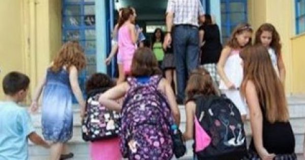 Featured Image for ΜΕΓΑΛΗ ΠΡΟΣΟΧΗ με τις σχολικές τσάντες – Η είδηση που πρέπει να διαβάσουν όλοι οι γονείς