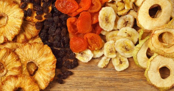 Φρέσκα vs αποξηραμένα φρούτα: Ποιες οι διαφορές στη διατροφική τους αξία