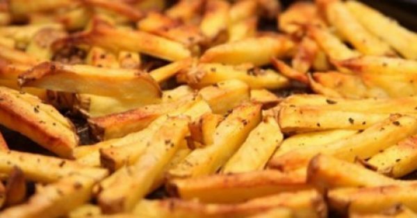 ΔΕΙΤΕ Πώς να τηγανίζετε τις πατάτες για να μην είναι «καρκινογόνες»