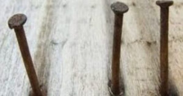 Featured Image for Πάτησες σκουριασμένο καρφί; Δες τι πρέπει να κάνεις…
