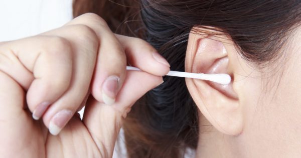 Προσοχή με τις μπατονέτες – Πώς αλλιώς να καθαρίσετε τα αυτιά σας με ασφάλεια