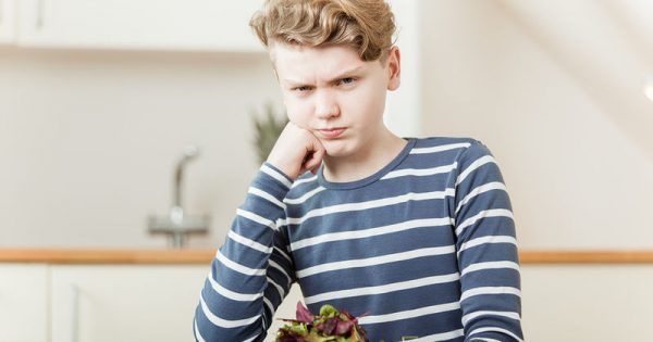Από τι κινδυνεύουν οι έφηβοι που δεν τρώνε λαχανικά