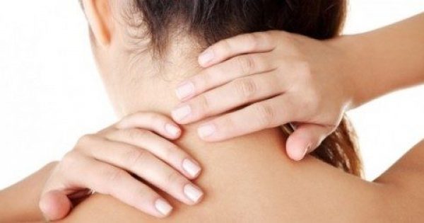 Πόνος στον αυχένα: Δύο μοναδικά γιατροσόφια για όλους