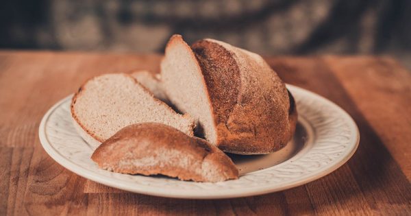 Featured Image for Ψωμί που περίσσεψε: Προτάσεις για να μην το πετάξετε
