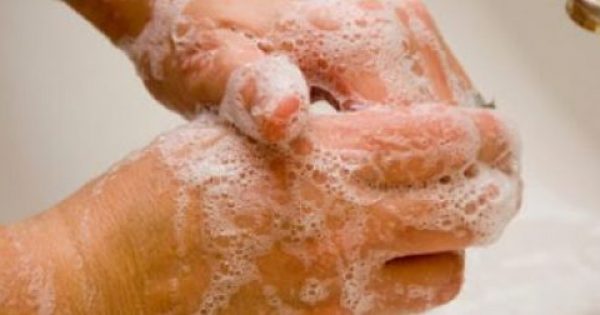 Το πλύσιμο των χεριών προλαμβάνει ασθένειες. Πώς πρέπει να γίνεται και τι κακό κάνει το υπερβολικό πλύσιμο;