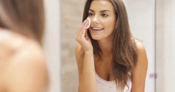 Featured Image for Πώς βγαίνει το makeup χωρίς τρίψιμο σε 15 δευτερόλεπτα! [vid]