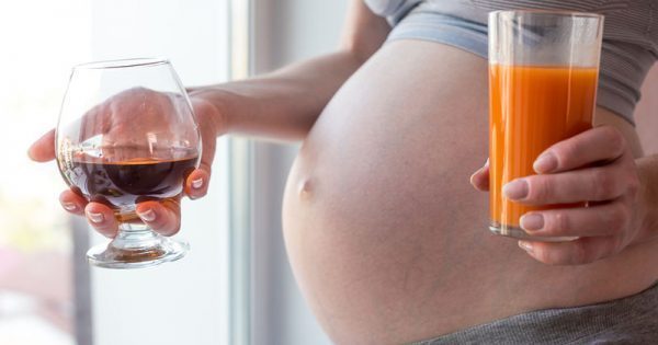 Featured Image for Αλκοόλ στην εγκυμοσύνη: Επικίνδυνο ακόμη και σε ελάχιστες ποσότητες