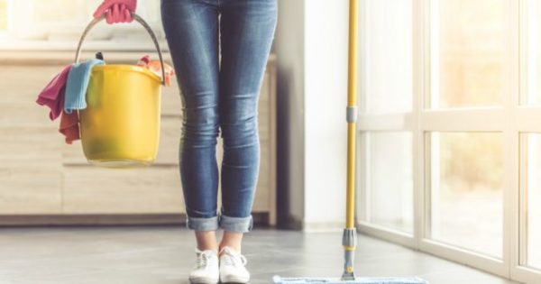 Featured Image for 10 Απλά Tips Καθαρισμού ΜΟΝΟ για Τεμπέλες (VIDEO)