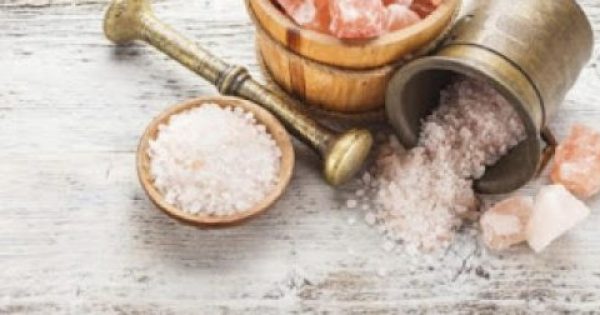Πώς να μειώσετε το αλάτι που τρώτε στα φαγητά