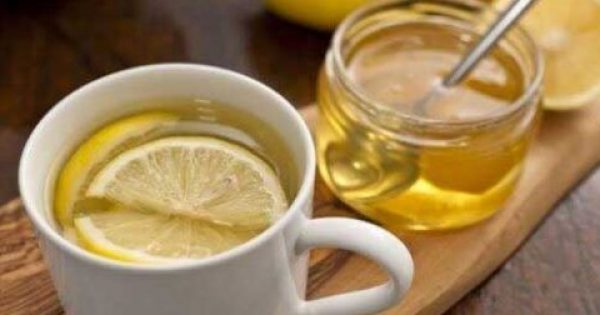 Ζεστό νερό με μέλι: 5 λόγοι που πρέπει να το πίνετε