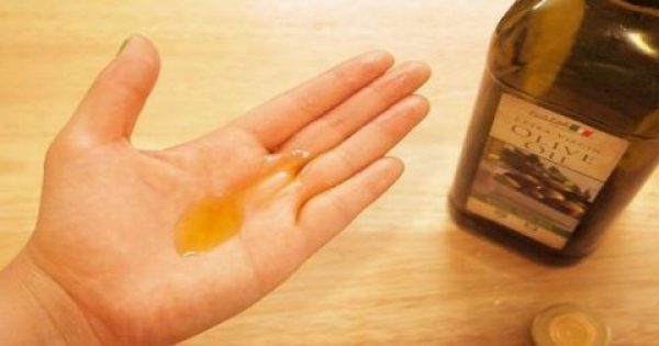 Featured Image for Φοβερό κόλπο! Έβαλε λίγο ελαιόλαδο στην παλάμη του και…(ΒΙΝΤΕΟ)