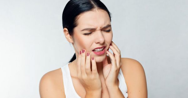 Απόστημα στο δόντι: Αίτια, συμπτώματα και αντιμετώπιση