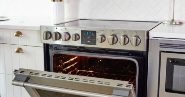Featured Image for Ο πιο Υγιεινός Τρόπος για να Καθαρίσετε τον Φούρνο σας!