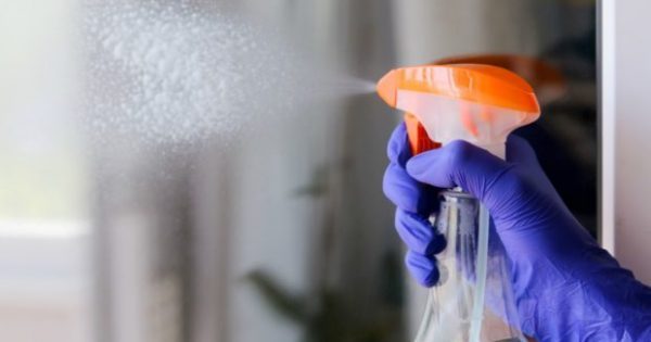 Featured Image for Ήρθε η Ώρα να Σταματήσετε να Καθαρίζετε τα Τζάμια σας με Εφημερίδες!