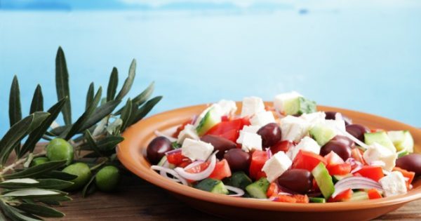 Μεσογειακή διατροφή: Από ποιον πολύ συχνό καρκίνο προστατεύει