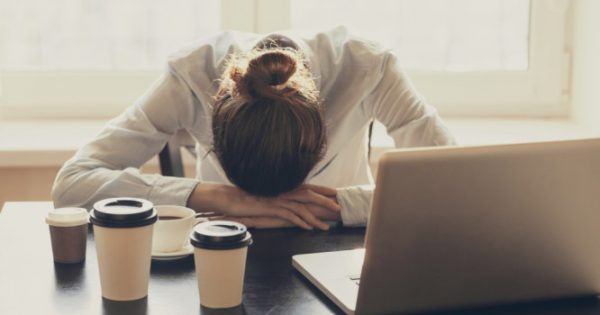 Δέκα πιθανοί λόγοι υγείας που νιώθετε συχνά κούραση όλη την ημέρα – Μην το αγνοείτε!
