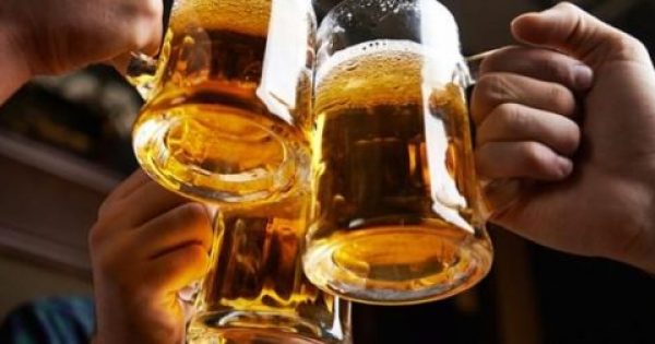 Οι πολλές μπύρες ενδεχομένως να προκαλέσουν καρδιακή αρρυθμία