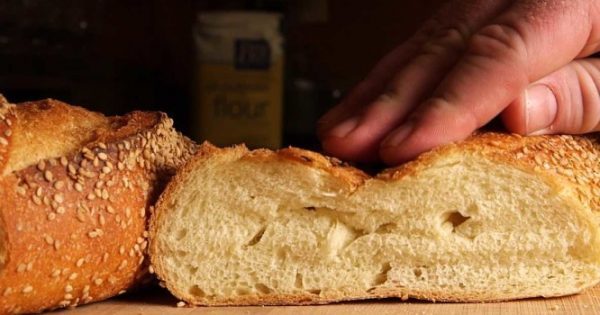 Featured Image for Πώς διατηρείται καλύτερα το ψωμί – Τι γίνεται όταν μπαίνει στο ψυγείο…