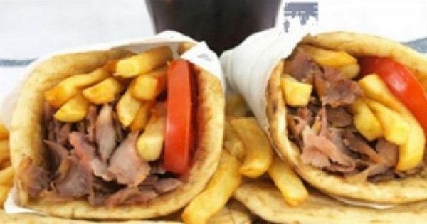 Featured Image for Έφαγες σουβλάκια; Δες τι να πιεις μετά για να ΜΗΝ παχύνεις!